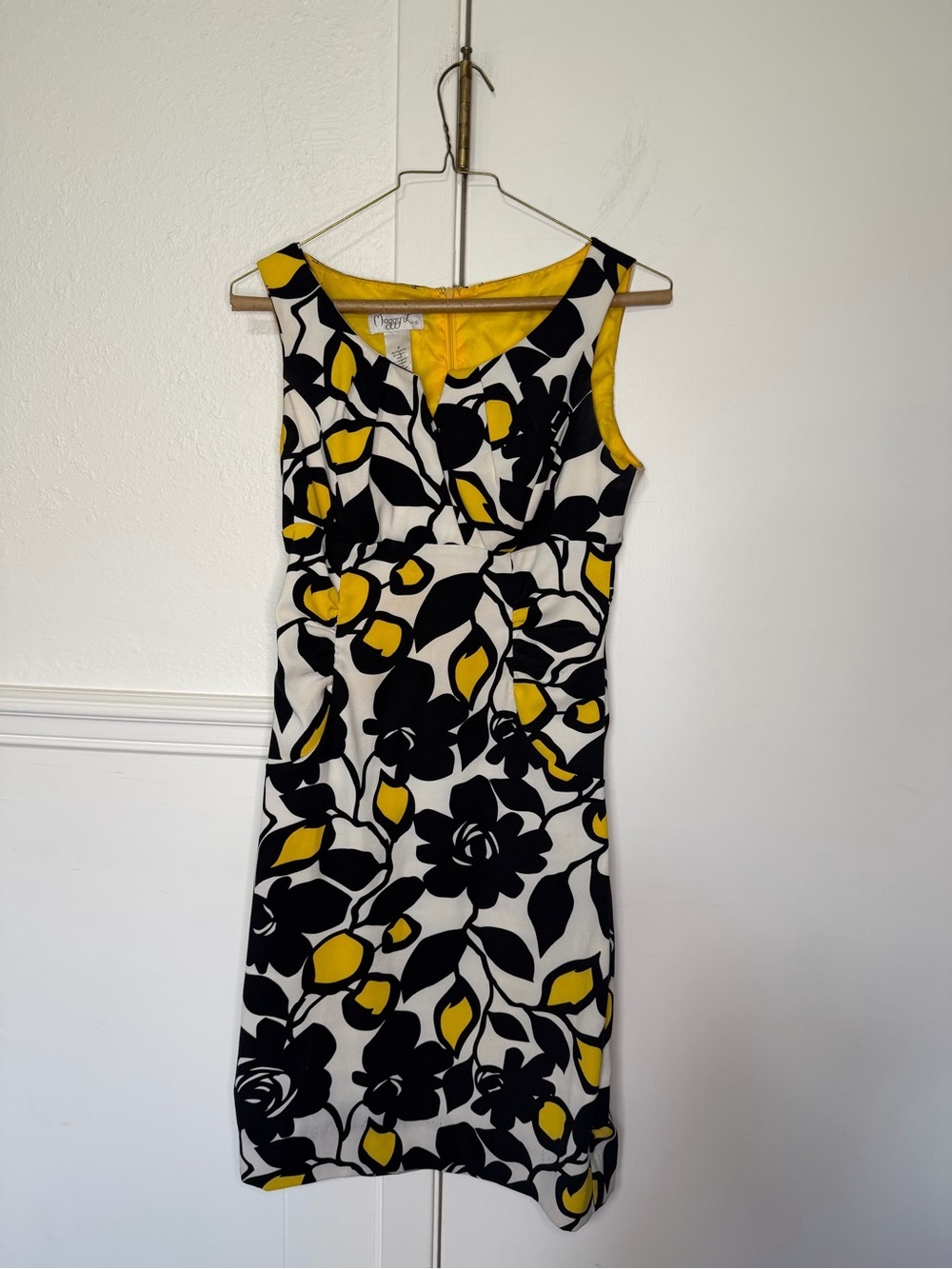 Maggy London Sleeveless Floral Sheath Midi Dress in White, Black & Yellow size 4